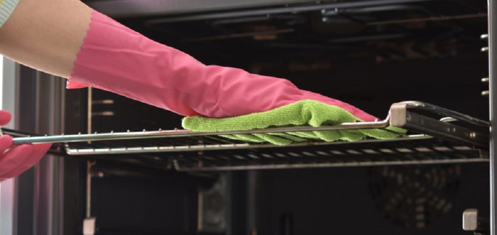 Tips de cocina para limpiar el horno con artículos naturales