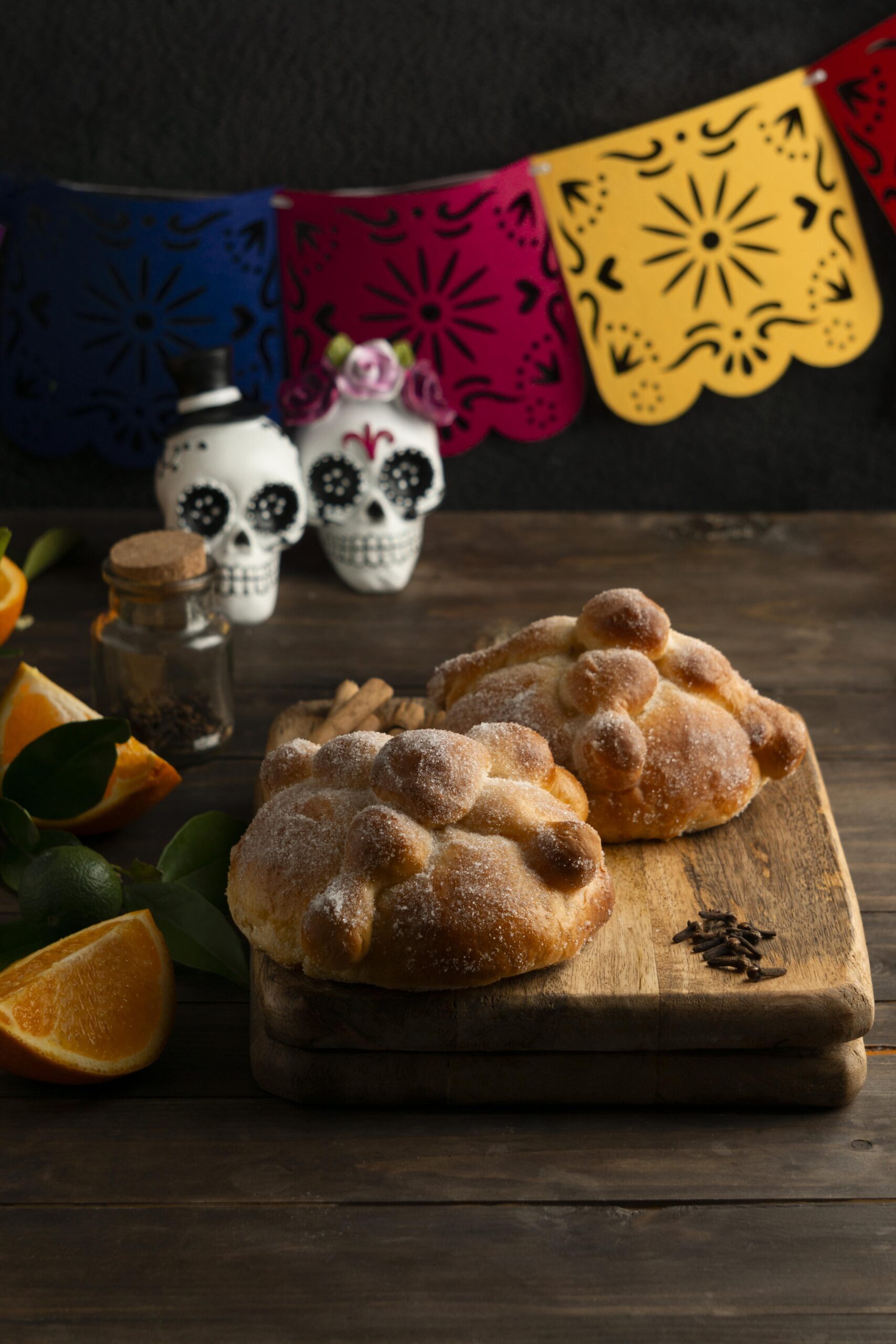 Gas LP SLP gas lp slp - alto angulo de pan de muerto con calaveras 1 scaled - Gas LP SLP en Día de Muertos